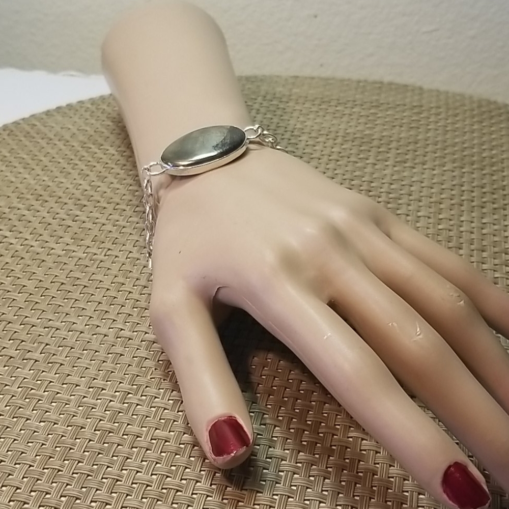 ENCHANTING BRACELET NWOT